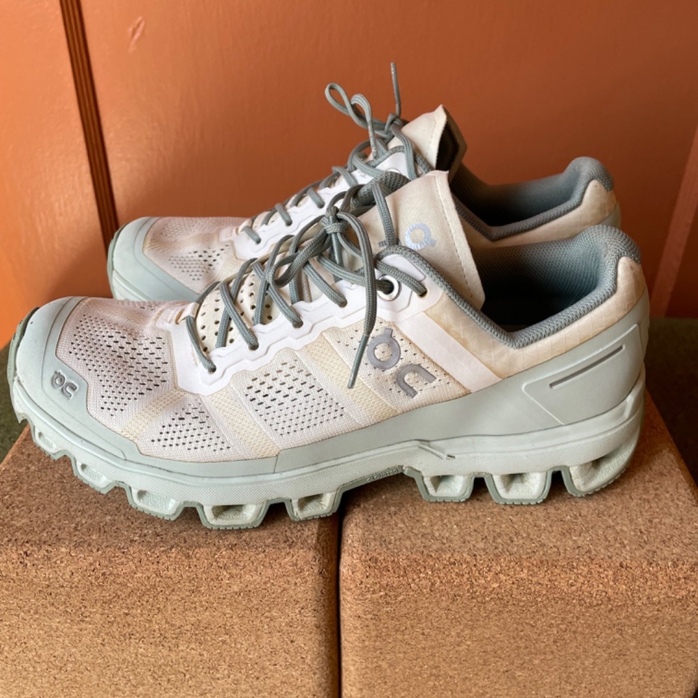 Cloudventure 2.0 in White/Moss